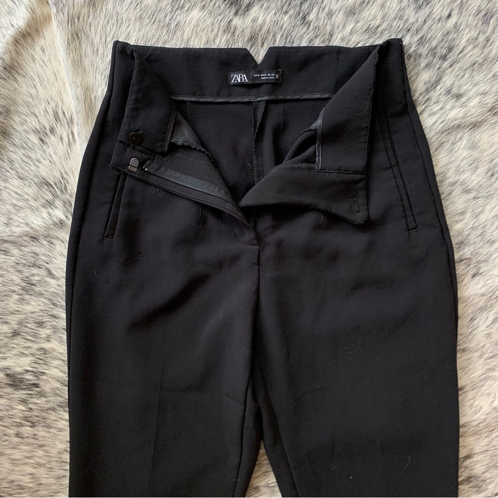 ZARA cropped trousers in black